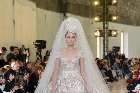Choáng ngợp với chiếc váy cưới ‘đỉnh’ trong BST Elie Saab Haute Couture Xuân 2020