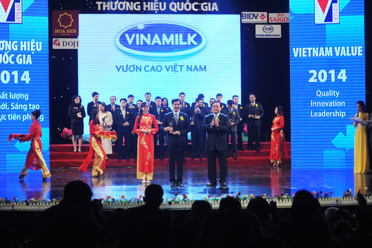Vinamilk tiếp tục được vinh danh thương hiệu quốc gia 2014