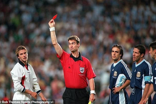 David Beckham từng suy sụp, khóc nức nở vì bị đuổi tại World Cup 1998
