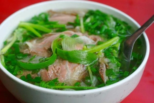 10 món ăn bình dân Việt 'mê hoặc' khách Tây