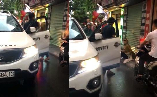 Clip tài xế ô tô ở Hà Nội đánh và đẩy ngã người phụ nữ vì bị cản đường