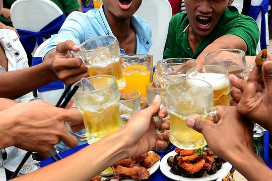 Bộ Y tế hướng dẫn người dân uống bia, rượu an toàn dịp Tết Nguyên đán 2020
