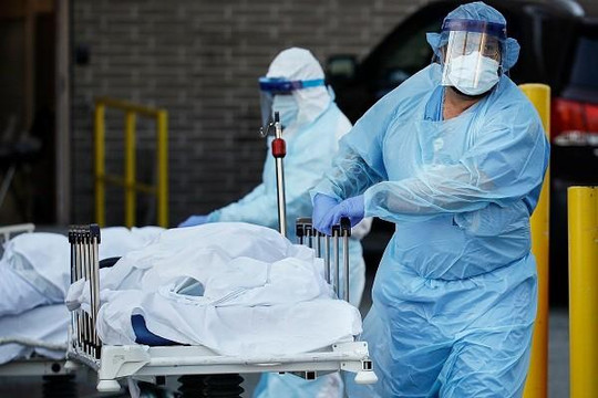 Gian nan quá trình tìm thi thể người chết vì COVID-19 tại Anh