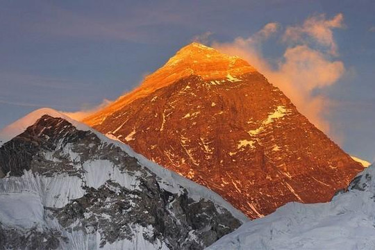 Dân Nepal phẫn nộ vì đài Trung Quốc tuyên bố chủ quyền đỉnh Everest
