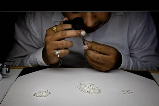 Khu chợ ở Ấn Độ buôn bán kim cương như bán rau