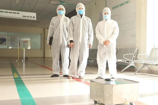 Việt Nam chế tạo thành công Robot lau sàn khử khuẩn phòng bệnh