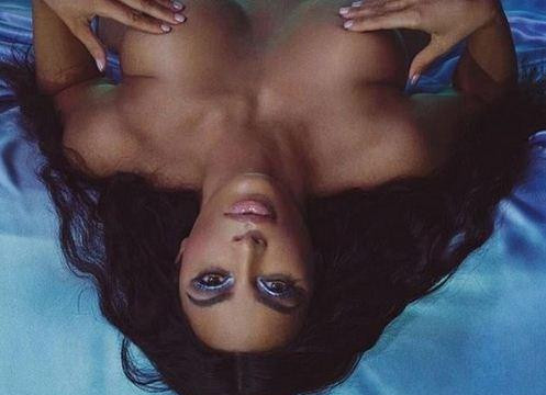 Kim Kardashian bị chỉ trích vì quảng cáo mỹ phẩm như khỏa thân