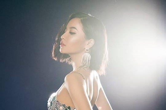 Bích Phương lột xác, mặc toàn váy ngắn sexy trong MV mới