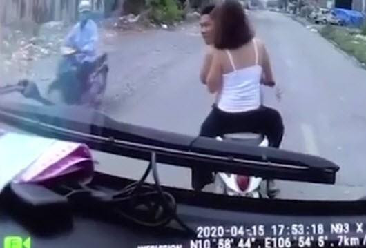 Chồng xăm trổ liên tục chặn đầu xe tải, vợ dọa xử tài xế vì đăng clip bốc phốt