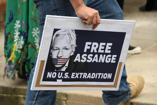 Nhóm tin tặc Anonymous đòi Anh thả ông chủ WikiLeaks hoặc bị 'mất tiền'