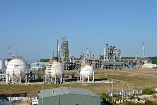 Dịch bệnh và giá dầu 'càn quét', nhà máy lọc dầu Dung Quất 'ôm' lỗ khủng hơn 4.000 tỉ đồng