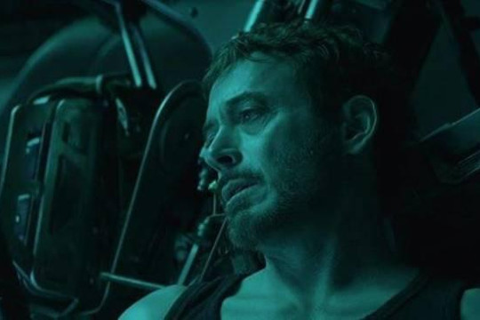 Marvel hé lộ cảnh quay bị cắt về cái chết của Iron Man