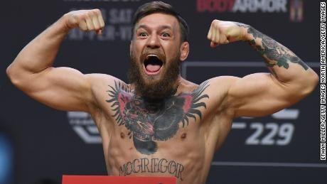 'Gã điên' Conor McGregor trở lại, hạ knock-out đối thủ chỉ sau 40 giây