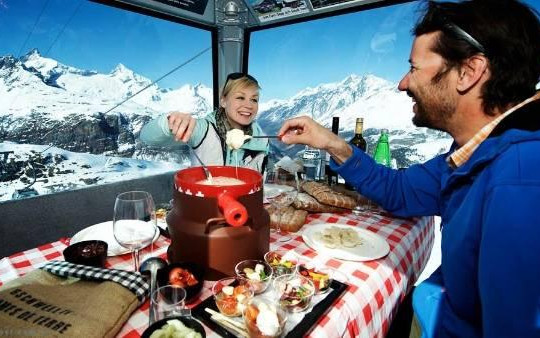 Lẩu phô mai Fondue, món ăn 'quốc hồn quốc túy' của Thụy Sĩ