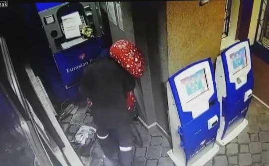 Tên trộm phá nổ cây ATM để lấy tiền và cái kết đắng