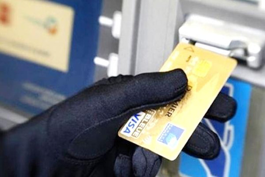 Làm sao ngăn chặn kẻ gian rút tiền từ thẻ ATM ngay trong đêm?