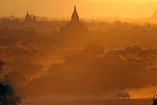 Phẫn nộ vì clip nóng của du khách Ý quay tại khu di tích Phật giáo Bagan