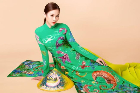 Á hậu 'siêu vòng 3' diện áo dài lấy cảm hứng từ môi trường, biển đảo