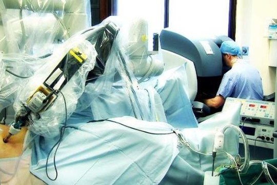 Dùng vi robot thông mạch máu và vi phẫu thuật