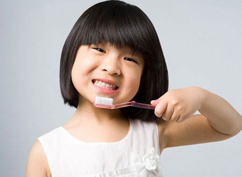 4 điều mẹ Nhật không bao giờ làm để bảo vệ hàm răng cho con