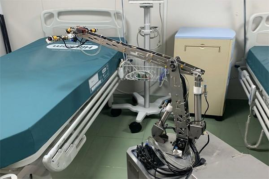 TP.HCM: Robot khử khuẩn chính thức làm việc thay thế nhân viên y tế