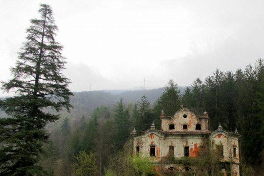 Câu chuyện rùng rợn về ngôi biệt thự bỏ hoang nổi tiếng ở Ý