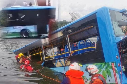 Clip xe buýt chở học sinh đi thi đại học lao xuống hồ, 21 người chết, 15 bị thương