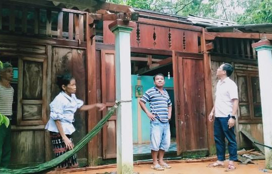 Thừa Thiên - Huế: Lốc xoáy gây hư hại hàng chục căn nhà