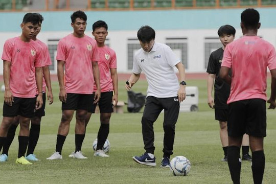 HLV Shin Tae-yong 'thay máu' tuyển Indonesia, quyết tâm đánh bại Thái Lan