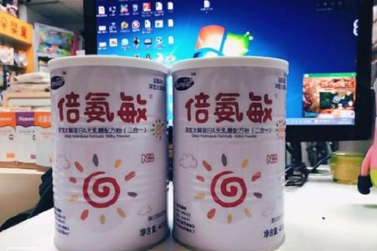 Trẻ em bị bệnh vì uống ‘sữa giả’ tại Trung Quốc