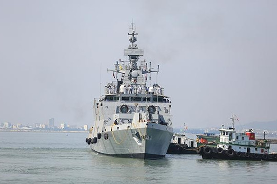 Bộ ba tàu hải quân Ấn Độ với gần 1000 sĩ quan cập cảng Tiên Sa
