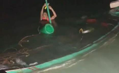 Hà Tĩnh: Giông lốc làm chìm 10 thuyền cá ngoài khơi