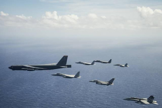 Tướng Mỹ nêu ý tưởng dùng B-52 thả mìn đối phó tàu Trung Quốc ở eo biển Đài Loan