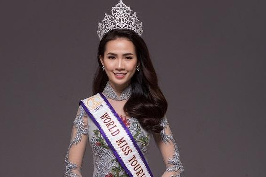 Hoa hậu Phan Thị Mơ nền nã với áo dài ren xuyên thấu