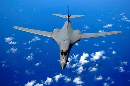 Máy bay ném bom Mỹ  bay qua Biển Đông, Trung Quốc phản đối
