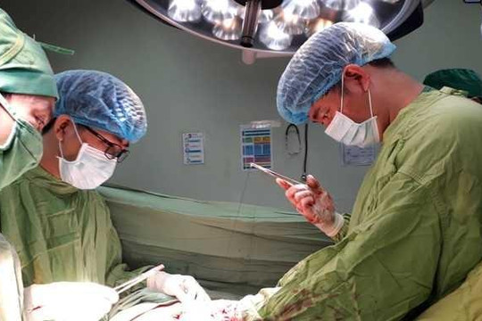 Cần Thơ: Liên tiếp cứu sống hai bệnh nhân bị đâm thủng tim nguy kịch