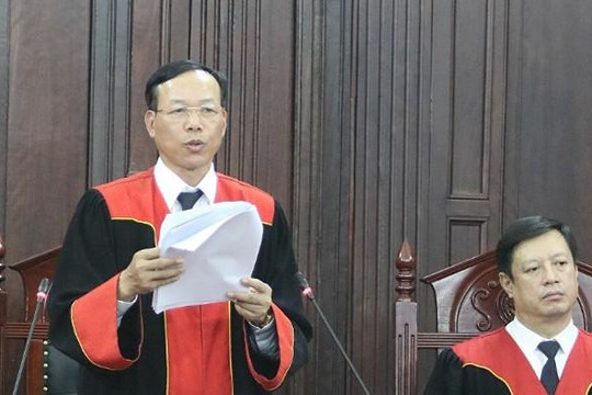 Phó chánh án Nguyễn Trí Tuệ giải thích vai trò của Chánh án Nguyễn Hòa Bình trong xét xử vụ án Hồ Duy Hải
