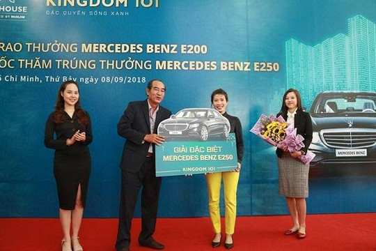 Chủ đầu tư Kingdom 101 trao tặng  Mercedes Benz E200 cho khách hàng may mắn