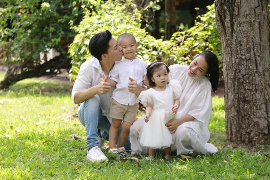 Quốc Nghiệp – Ngọc Mai 'khoe' tổ ấm hạnh phúc nhân ngày gia đình Việt Nam