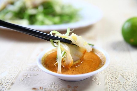 Món gỏi cá 'chất lừ' ở quán ăn 30 năm giữa Sài Gòn