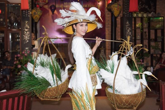 Trang phục dân tộc 'Gánh quê hương' mang đến Miss Global 2019