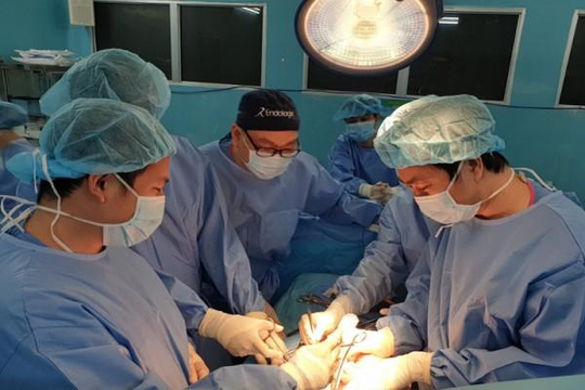 Hy hữu: 3 bệnh nhân bị thủng bụng do lao động mạch chủ