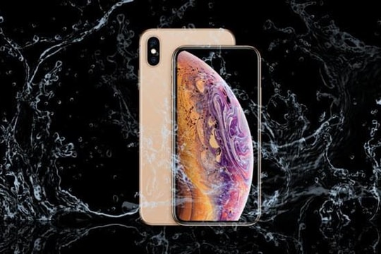 iPhone XS Max tắt ngúm khi chụp ảnh dưới nước 2 phút, khách bị đòi 15 triệu tiền sửa