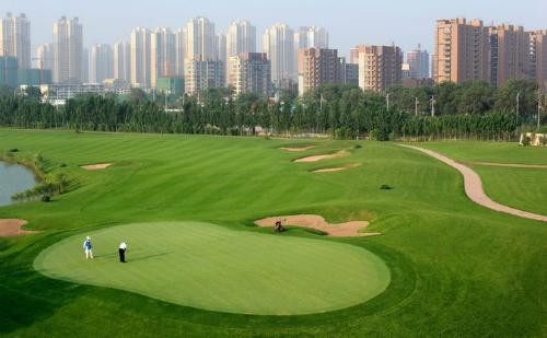 Truyền thông Trung Quốc tranh cãi về lệnh cấm đảng viên chơi golf