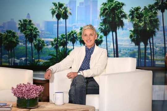 MC Ellen DeGeneres lên tiếng xin lỗi sau khi bị 36 nhân viên tố cáo
