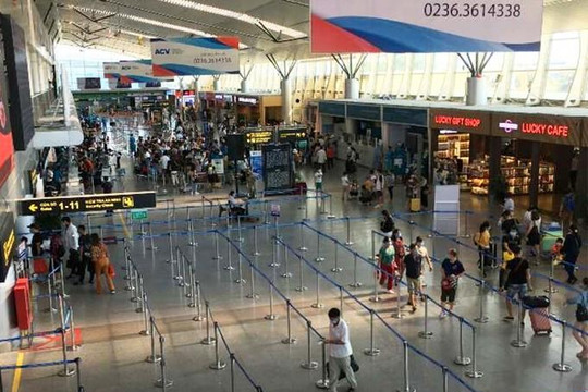 Dừng tất cả hoạt động vận chuyển hành khách tại Đà Nẵng, phần lớn du khách đã rời đi
