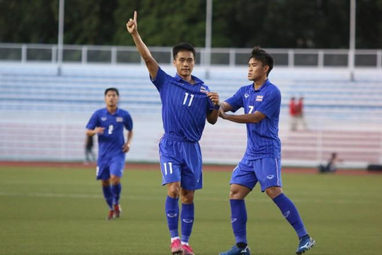 Hạ Singapore 3-0, Thái Lan vượt mặt Indonesia để bám sát Việt Nam