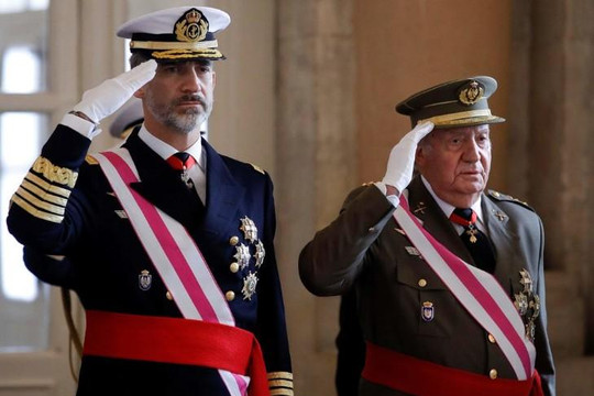 Vua Tây Ban Nha cắt 'lương' cựu hoàng Juan Carlos vì bê bối tài chính