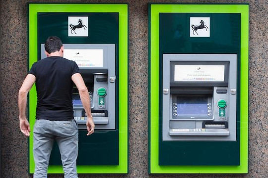 Ngân hàng phải cảnh báo thủ đoạn trộm tiền ngay tại nơi đặt ATM