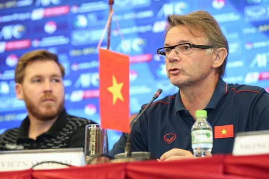 Phù thủy trắng Philippe Troussier bình luận bóng đá Việt và giấc mơ World Cup